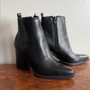 Indigo Black Ankle Booties Sz 5.5